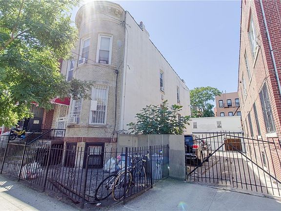 3rd image of 824-828 51st St