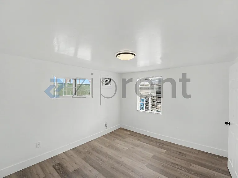 515 E 55th St — Photo 13