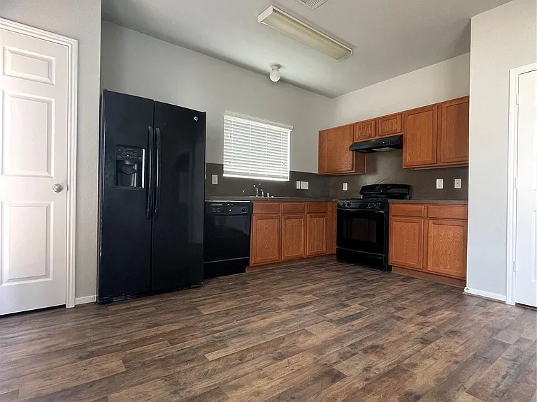 1502 Claremont Garden Cir — Photo 23