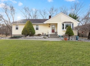 1 Whitewood Ln, Oak Ridge, NJ 07438