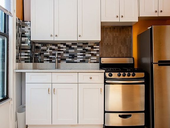 3rd image of 222 Calyer St APT 2A