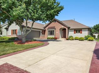 13460 W Foxwood Dr, New Berlin, WI 53151