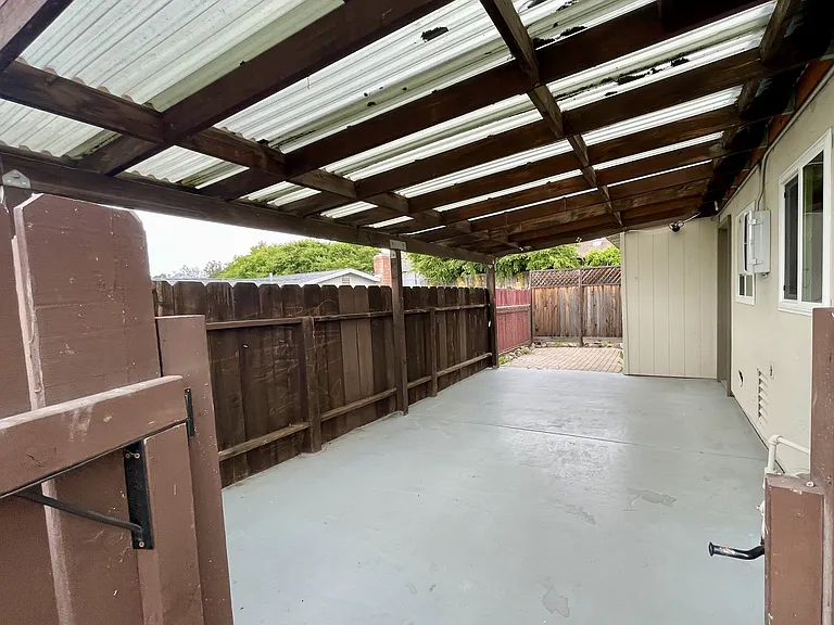 9556 1/2 Cecilwood Dr — Photo 5