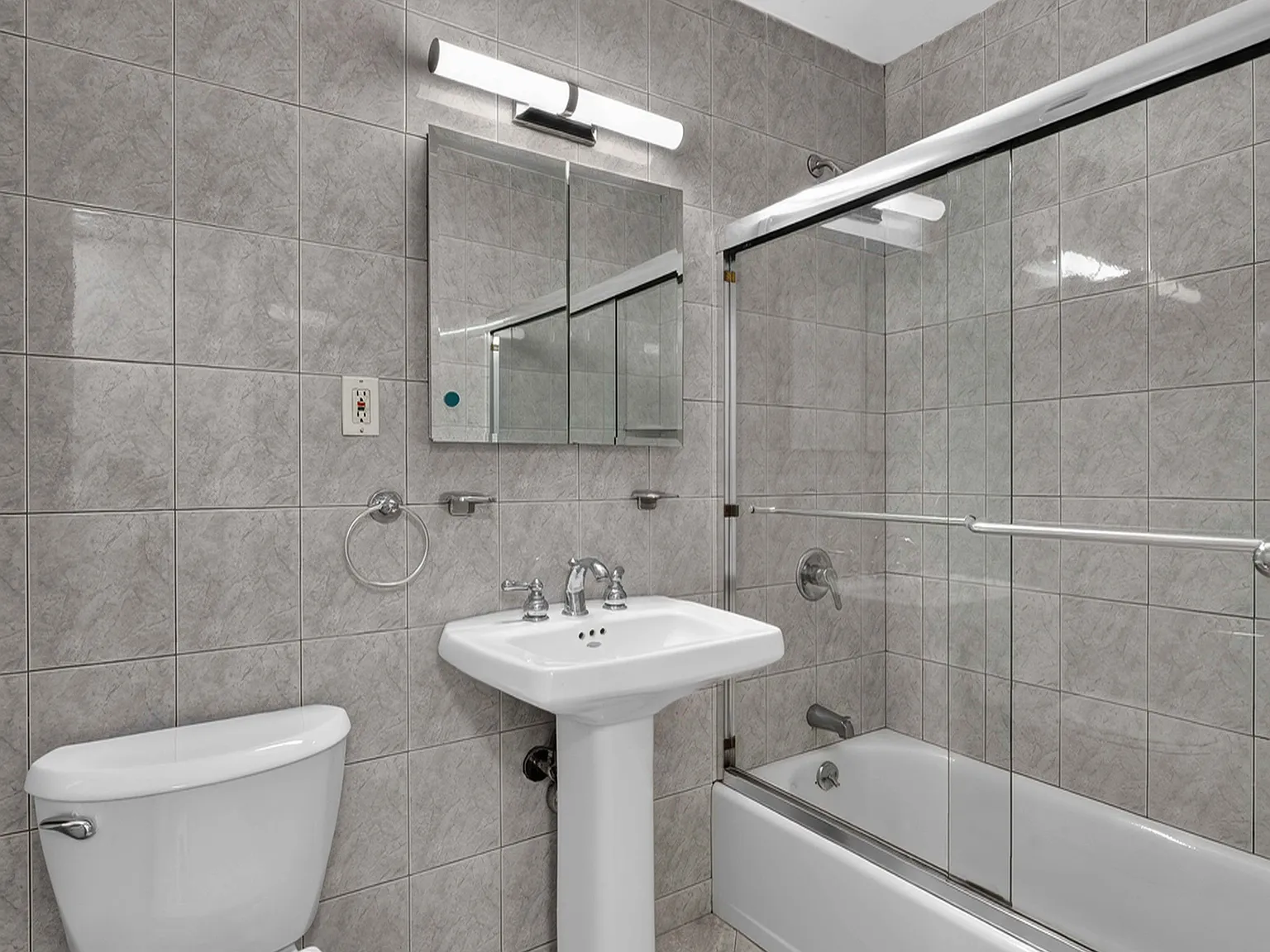 150 East 18th Street — Photo 3