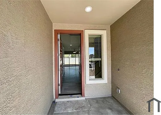 628 W Derringer Way — Photo 2