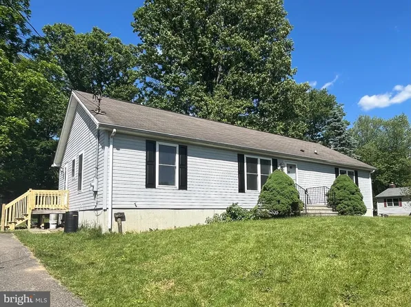 23 Elm St, Oxford, NJ 07863