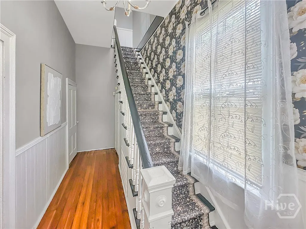 3 bed, 2.0 bath, 2726 sqft, $2,600 — Photo 4