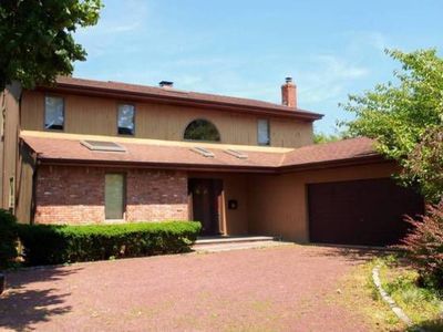 215 Oak Neck Ln, West Islip, NY, 11795