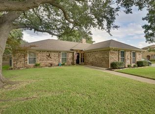 3800 Horizon Dr, Bedford, TX 76021