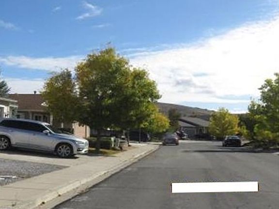 Exterior Neighborhood (street photo)