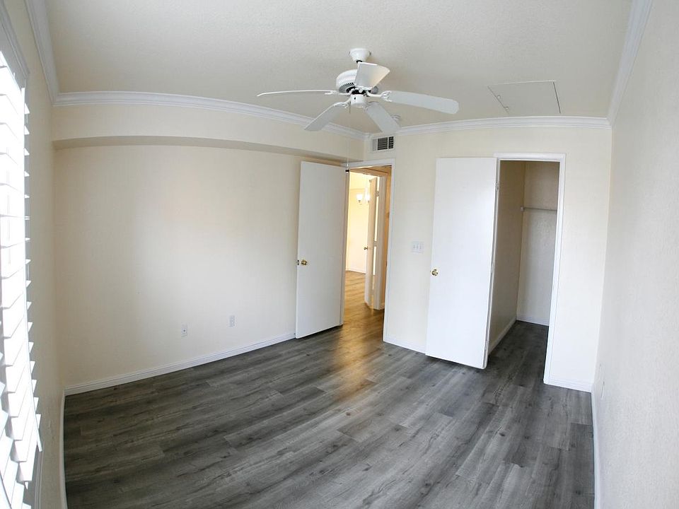 Master Bed w/ Crown molding