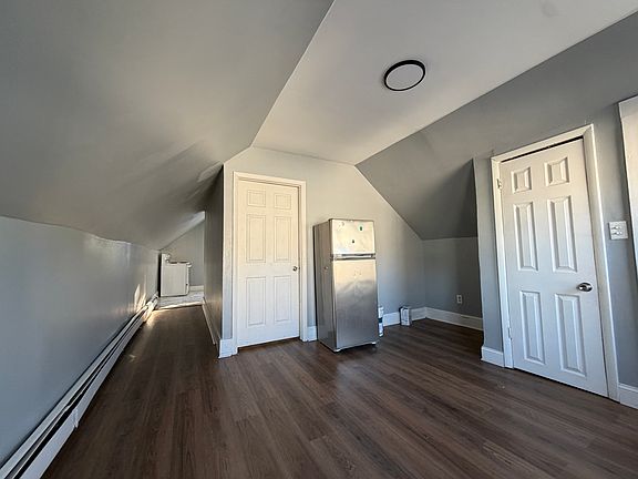 3rd image of 12 Edmonds Pl Floor 3