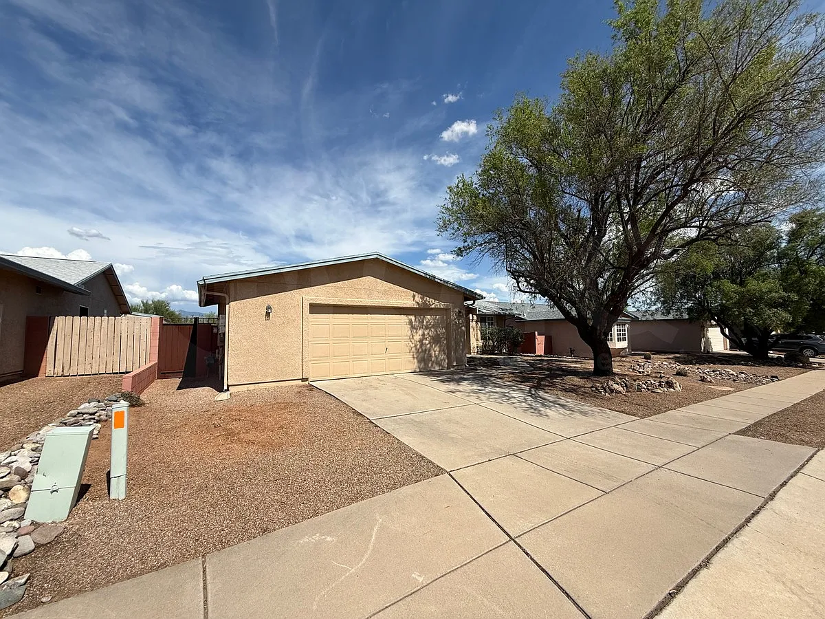 3 bed, 2.0 bath, 1618 sqft, $1,825 — Photo 2