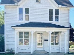 806 E Morgan St, Dixon, IL 61021
