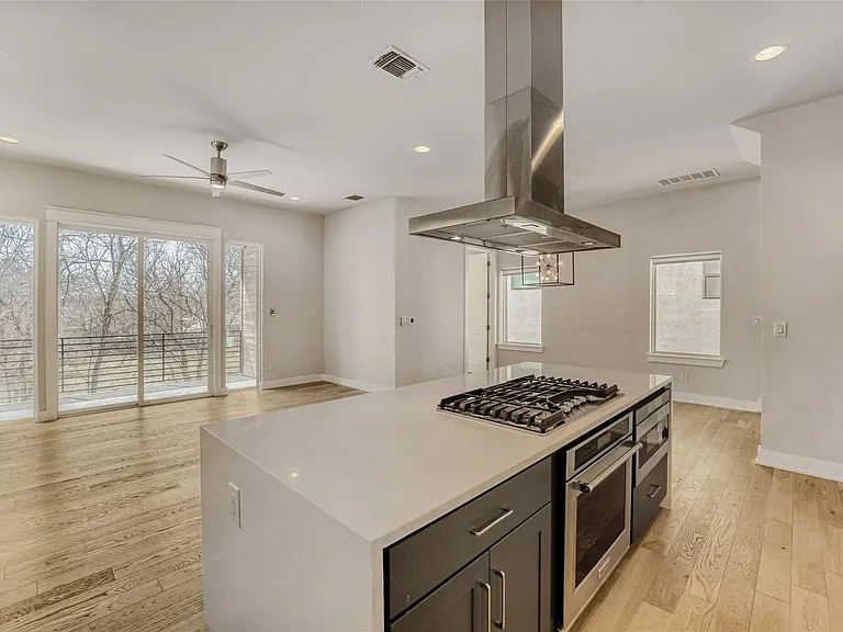 5002 Pecan Springs Rd #6 — Photo 8