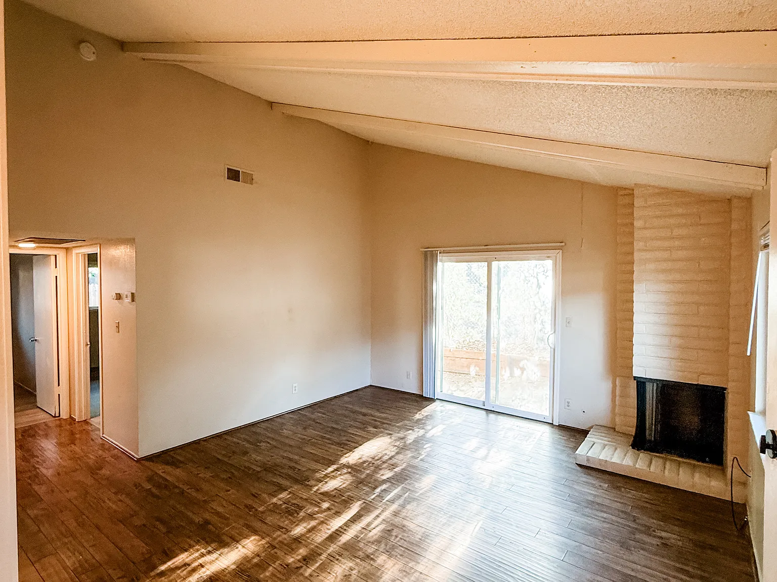 2 bed, 900 sqft, $1,750 — Photo 2