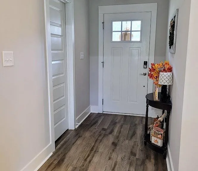 556 Shady Greens Dr — Photo 3