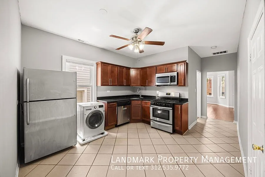 2947 N Avers Ave Unit 2 — Photo 2