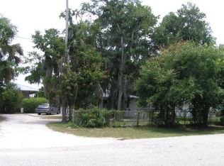 828 W 7th St, New Smyrna Beach, FL 32168