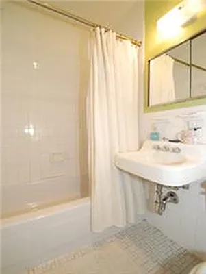 Rented by Buchbinder & Warren | media 7