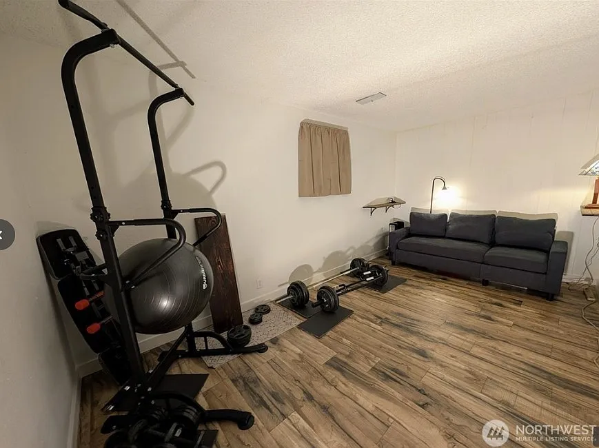 5 bed, 2020 sqft, $3,900 — Photo 4