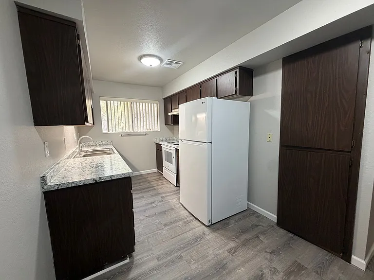 1575 Monte Vista Dr #4 — Photo 6