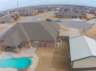 9909 Stefano Cir, Yukon, OK 73099