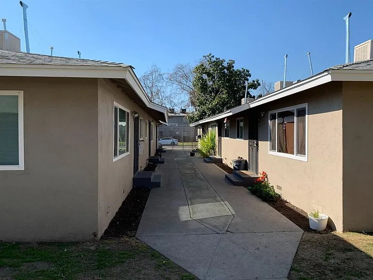 422 N Glenn Ave — Photo 2