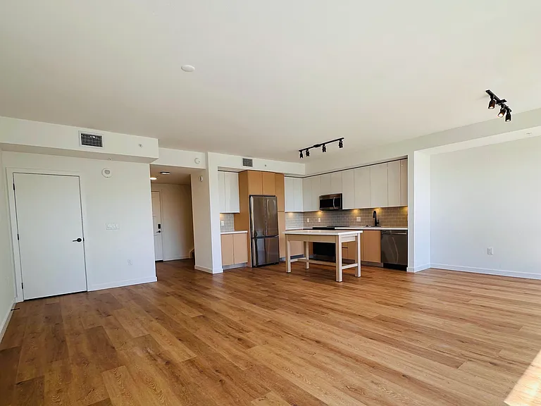 1652 NE 124th St #544 — Photo 5