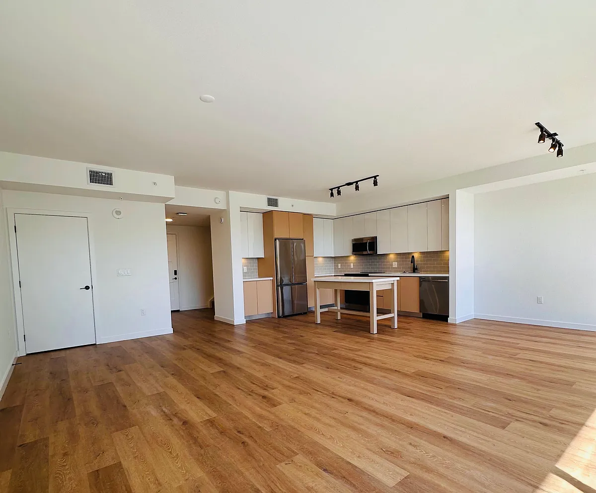 Building Photo - 1652 NE 124th St #344
