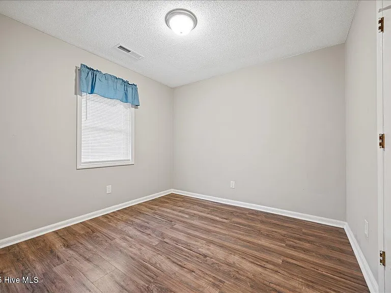 1601 Betz St — Photo 10