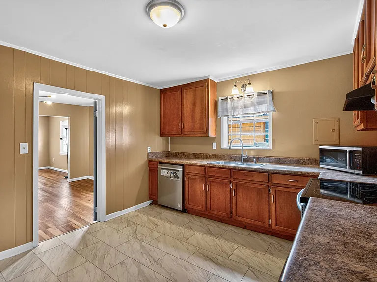 213 Book Ave — Photo 24