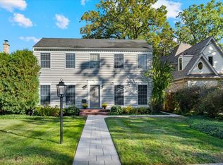 989 Ash St, Winnetka, IL 60093