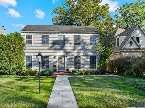 989 Ash St, Winnetka, IL 60093