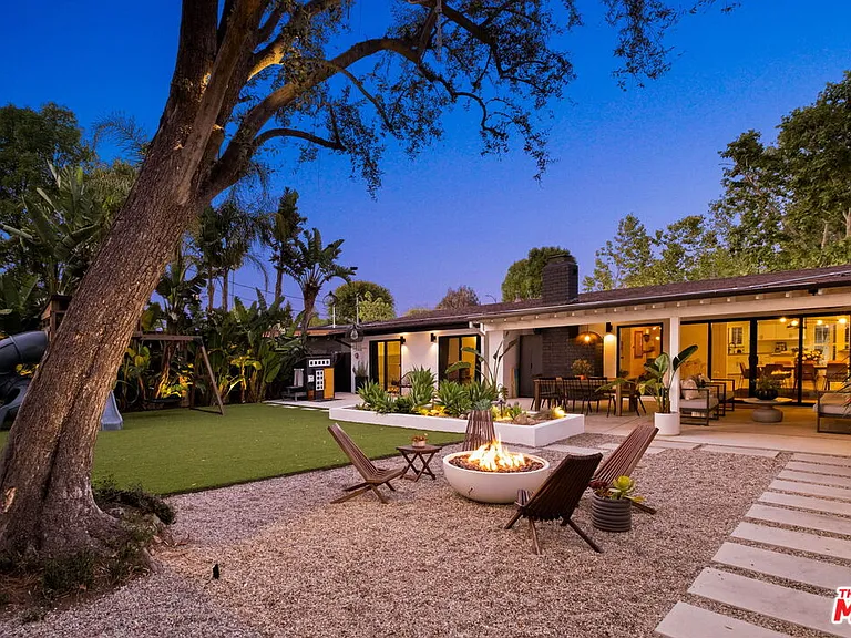 4735 Degovia Ave — Photo 30