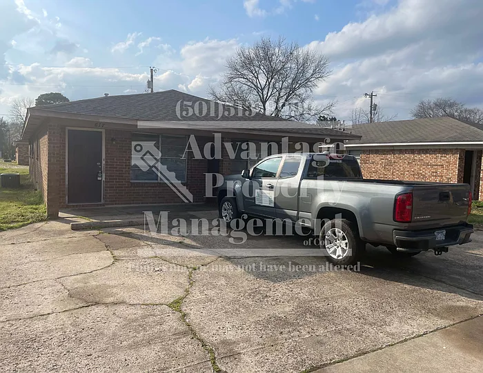2 bed, 1.0 bath, 968 sqft, $795 — Photo 1