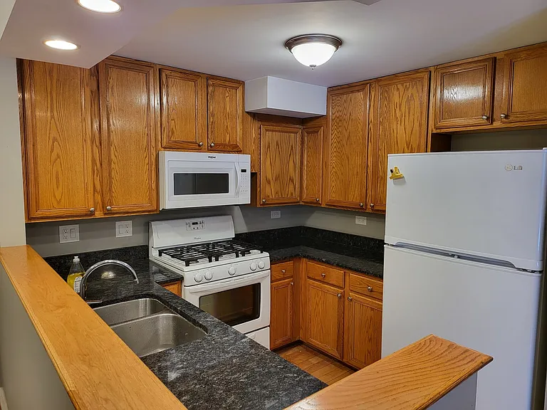 2403 W Flournoy St #A — Photo 5