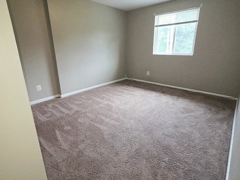 111 Pine Dr #10 — Photo 13