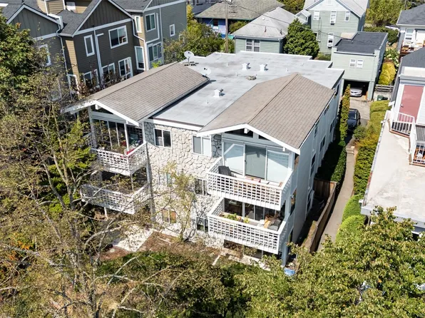 940 N 35th Street #301, Seattle, WA 98103