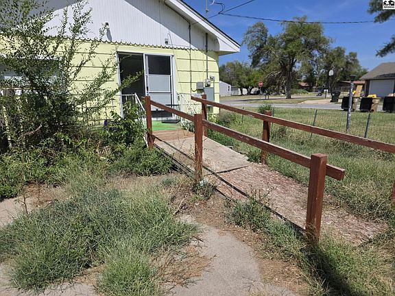 3rd image of 229 E Avenue A