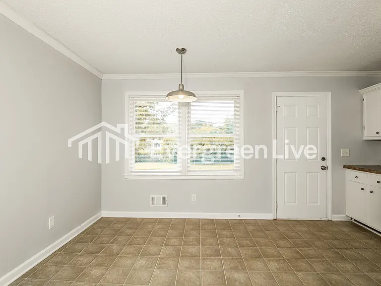 225 Oak Glenn Dr — Photo 3
