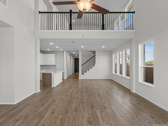 5th image of 646 Broomsedge St