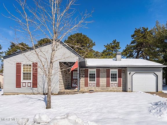 4th image of 14 Medford Road #61