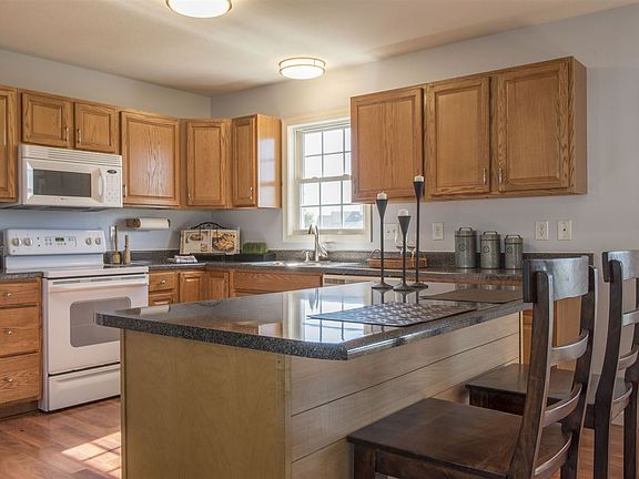 5th image of 18 Sebring Ct