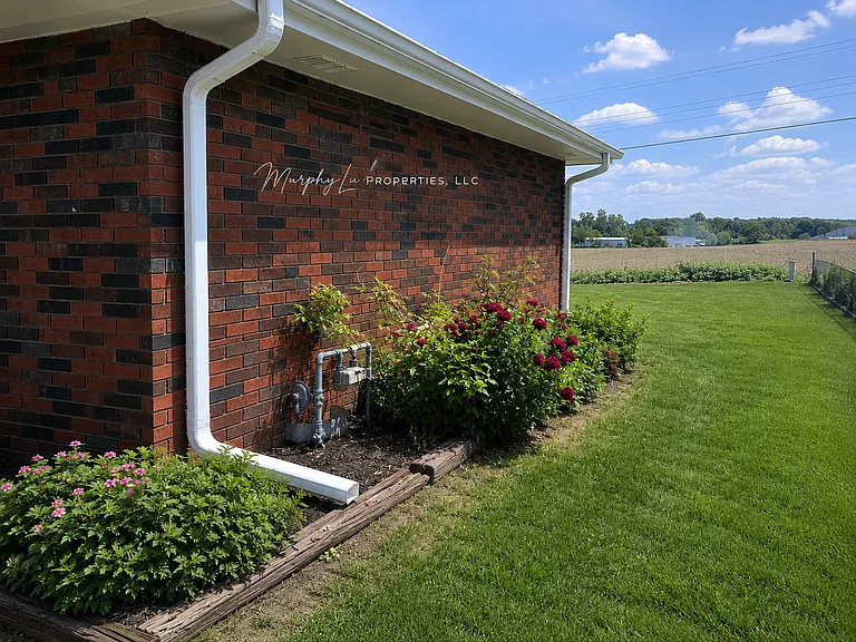 1601 Tamara Dr — Photo 2