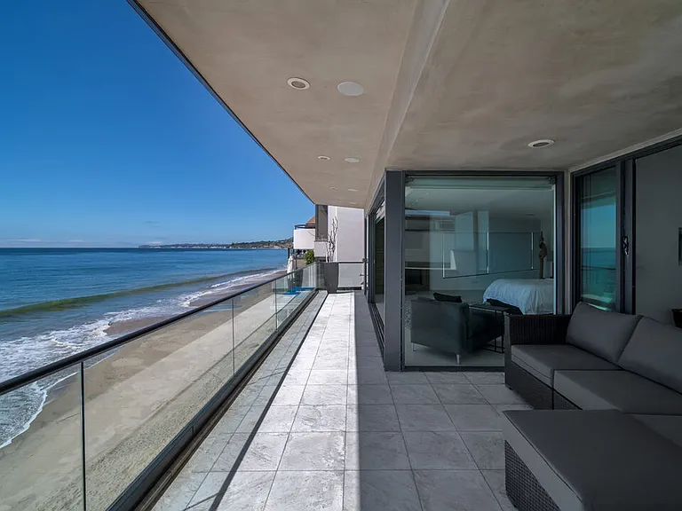 25250 Malibu Rd — Photo 32