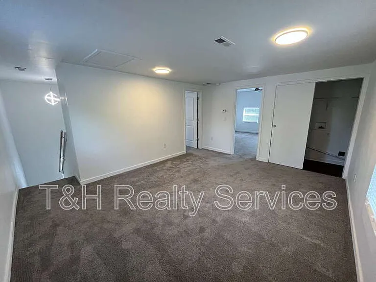210 N Keystone Ave — Photo 14