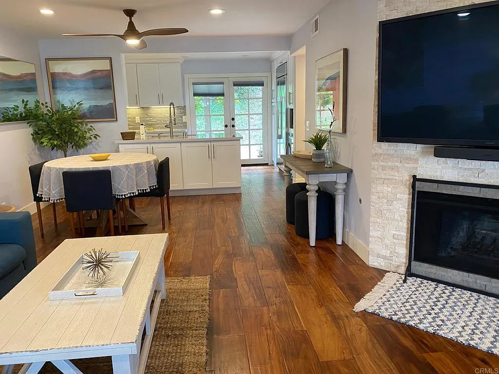 2 bed, 1155 sqft, $5,200 — Photo 4