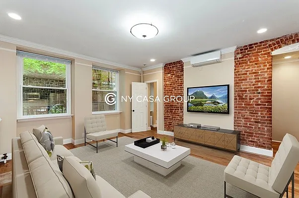 Rented by NY Casa Group | media 21