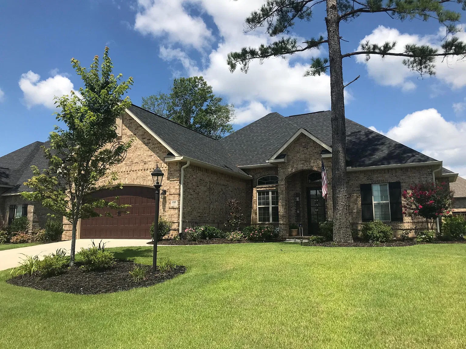 242 Lydia Dr — Photo 2
